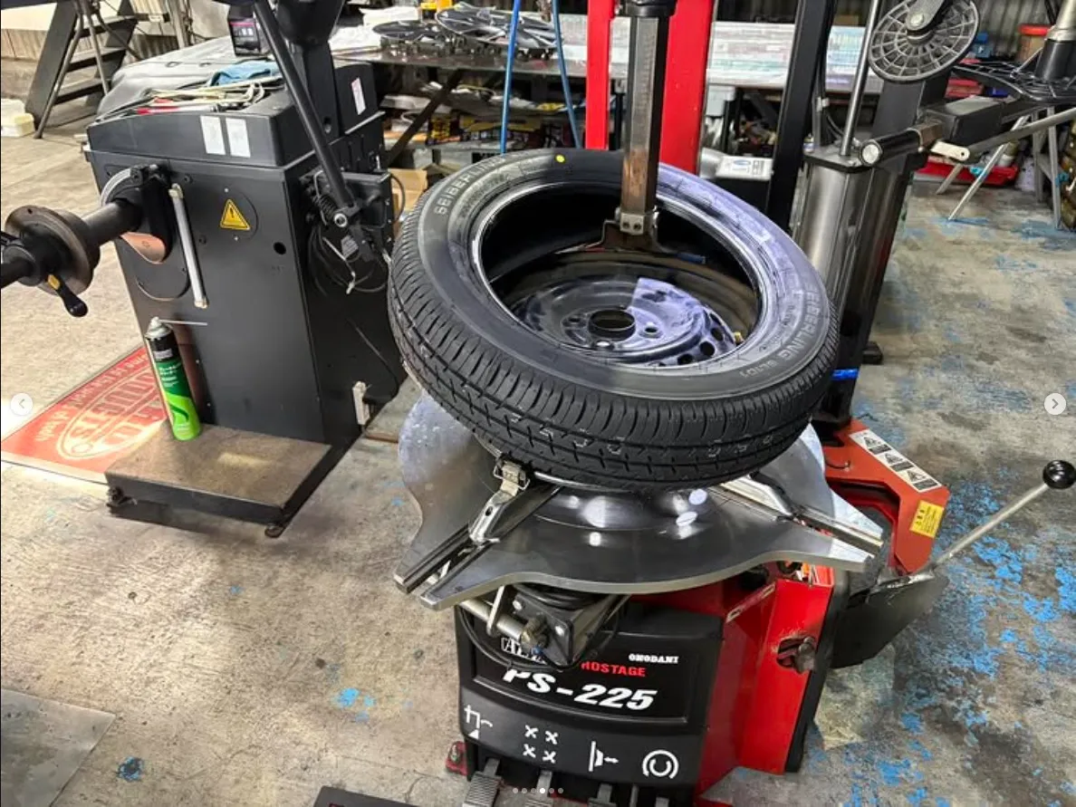 タイヤの溝だけでは気づけない劣化サイン｜サイドウォールのひび割れにご注意を｜静岡市のカーメンテナンス専門店 掲載写真 2